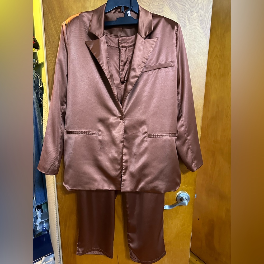 Fashion Nova ‘Lelia Satin Blazer Set’ Size M Brown